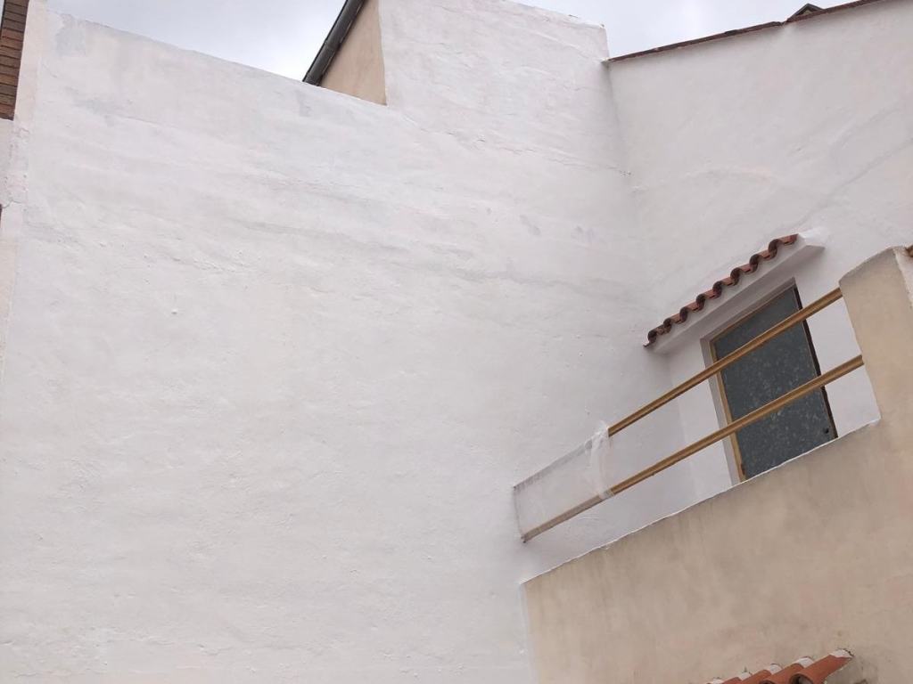 Fachada recién pintada