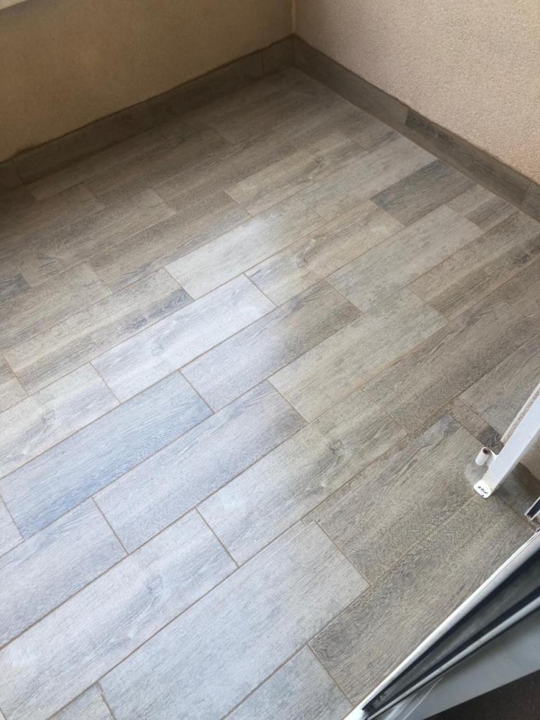 Terraza con suelo imitación madera